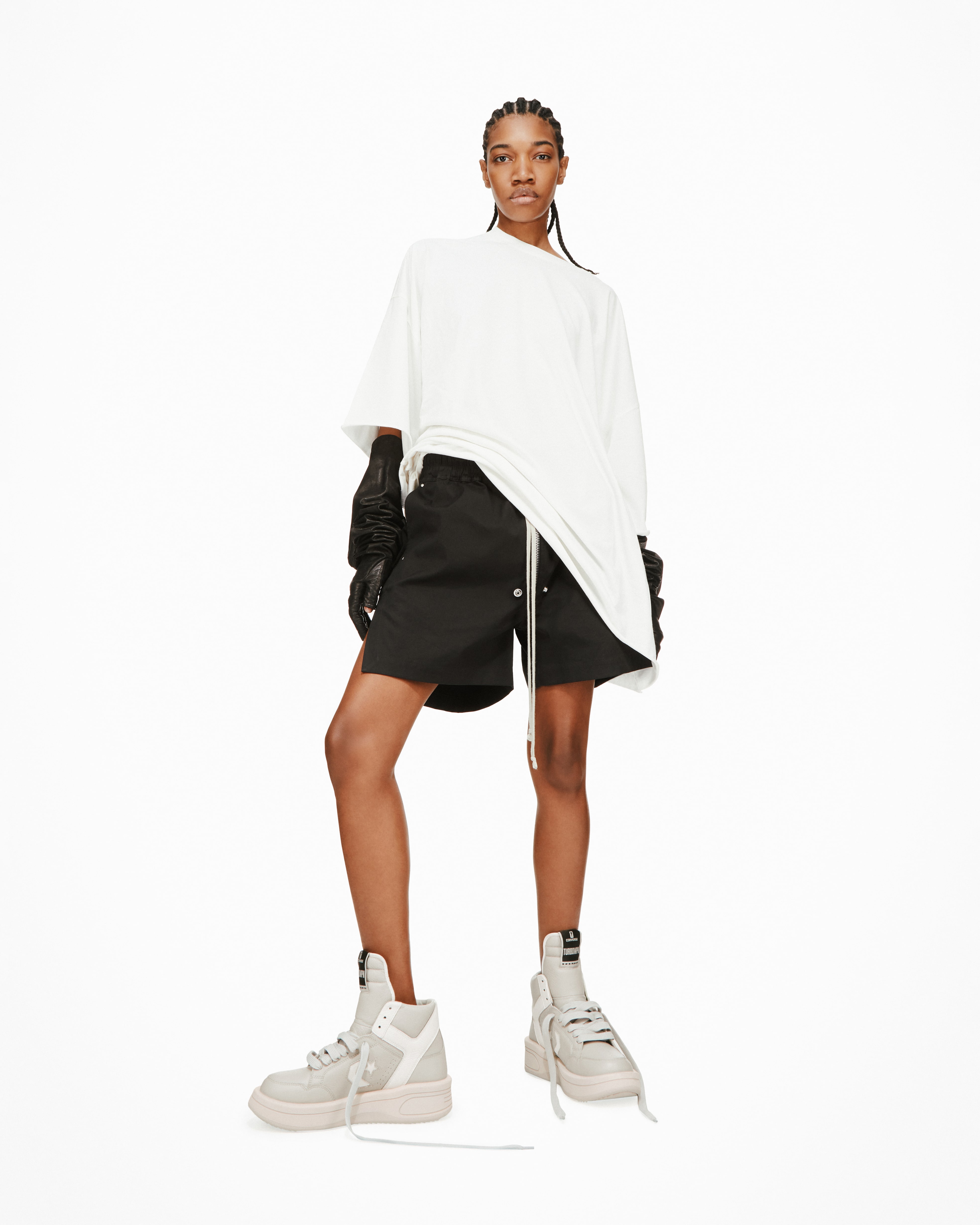 릭 오웬스 다크쉐도우와 컨버스가 협업 ‘터보웨폰’의 새로운 컬러를 출시했다. 